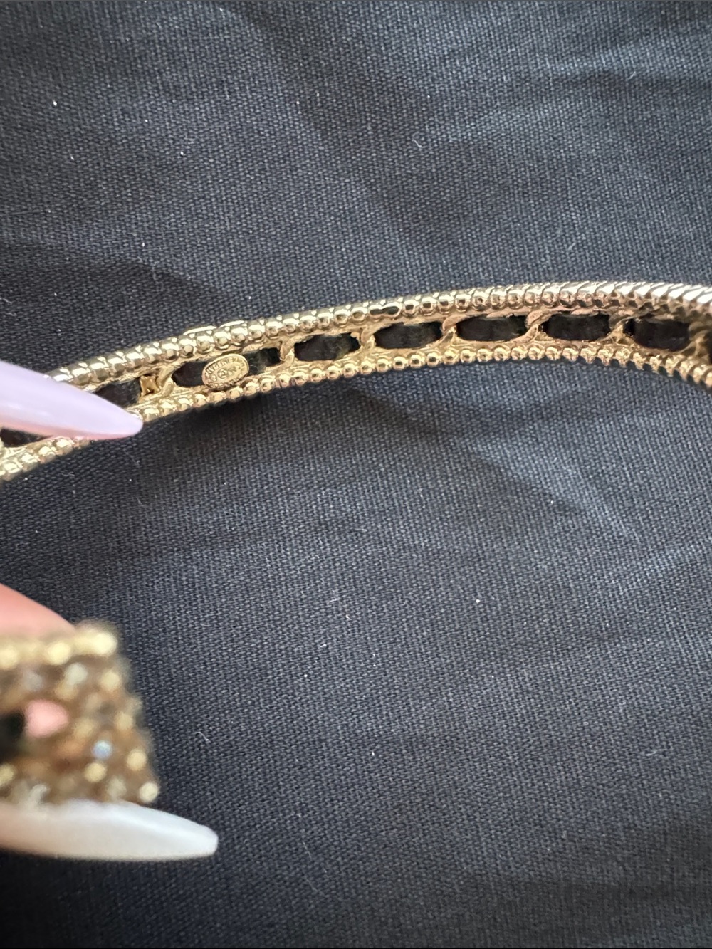 CC Iconic Leather-In-Chain Open Bangle. - Picture 3 of 3